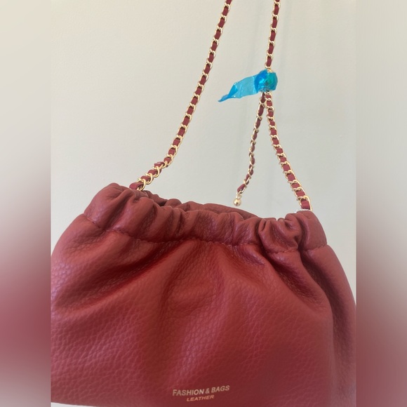 Crossbody Bucket Bag Burgundy. - Picture 8 of 9